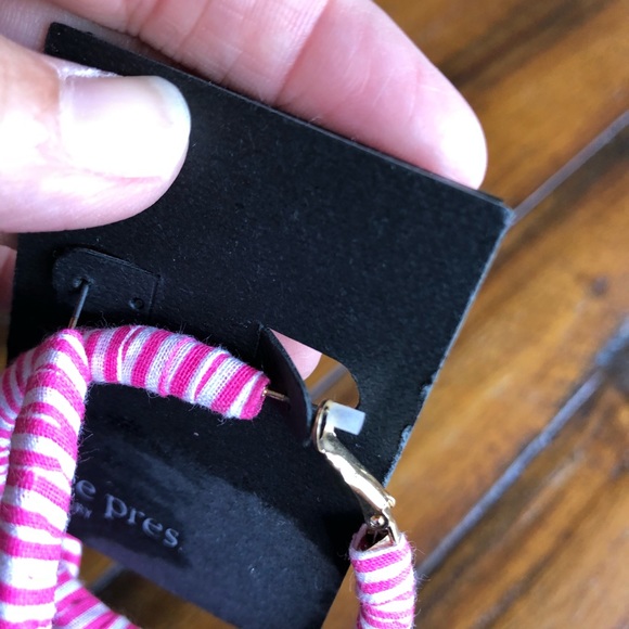 Free Press Pink & White Wrapped Hoop Earrings NWT - Picture 4 of 4